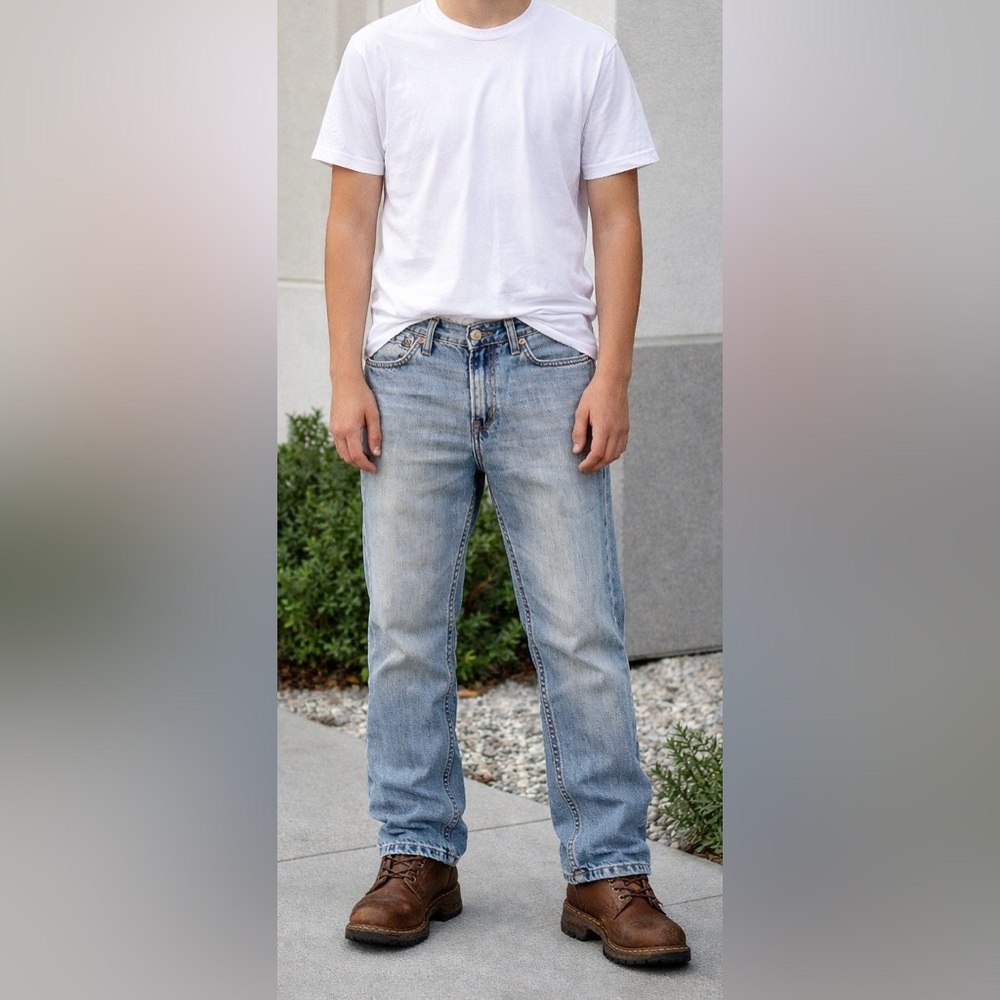 Old Navy Famous Men’s 32x32 Light Wash Bootcut Jeans